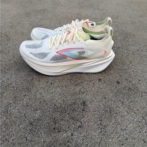 Brooks Hyperion Max 3